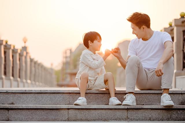 男生青春期有什么现象，男孩子青春期表现（为啥男孩进入青春期容易“变坏”）