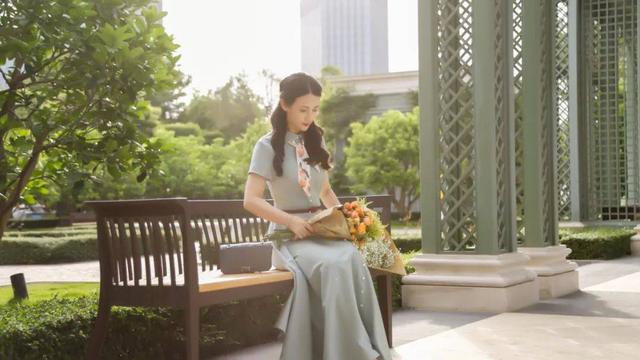 赞美女人有才华有气质的句子，夸一个女人有才华有涵养的句子（优雅与魅力 ， 女人永恒的美）