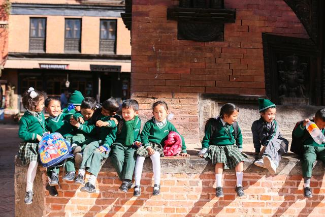 尼泊尔是哪个国家，尼泊尔是哪个国家的殖民地（尼泊尔，穷啥不能穷学生！）