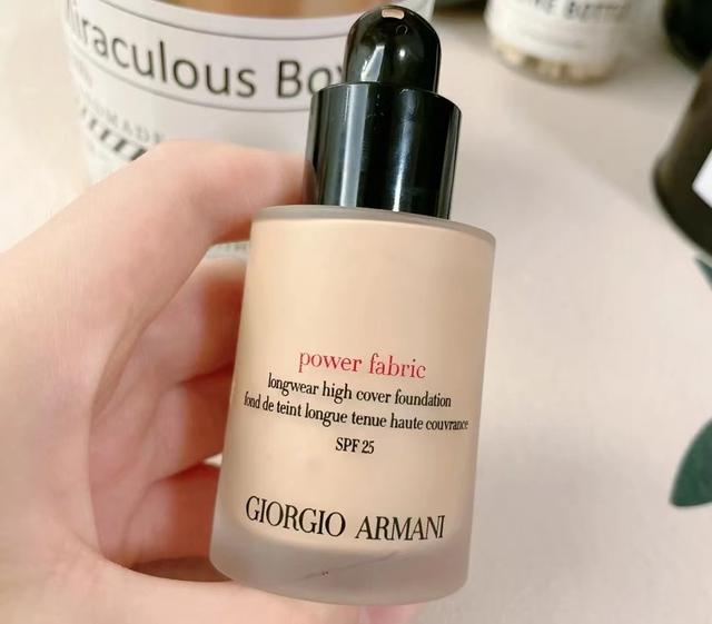 粉底液排行榜前十名的牌子，什么大牌粉底液好用（值得回购的四款大牌粉底液）