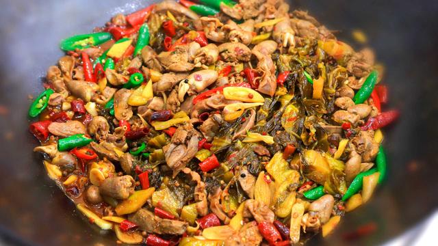 100克鸡胸肉含多少蛋白质，一百克鸡胸肉含多少脂肪（鸡腿排倒数第二）