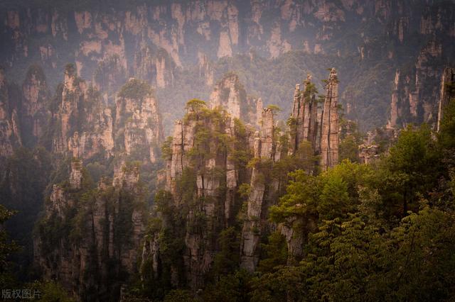 张家界十大景点排名，张家界必去景点攻略（张家界地区名胜古迹、简介）