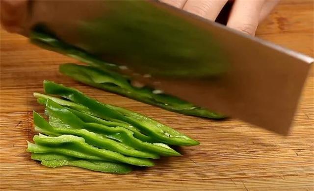 家常土豆丝怎么炒好吃又简单，土豆丝怎么炒好吃又简单（土豆丝又脆又好吃）