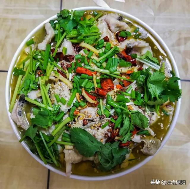 饸饹怎么读拼音，饸饹面的读法是什么（荸荠、芫荽、饸饹、蒟蒻…怎么念）