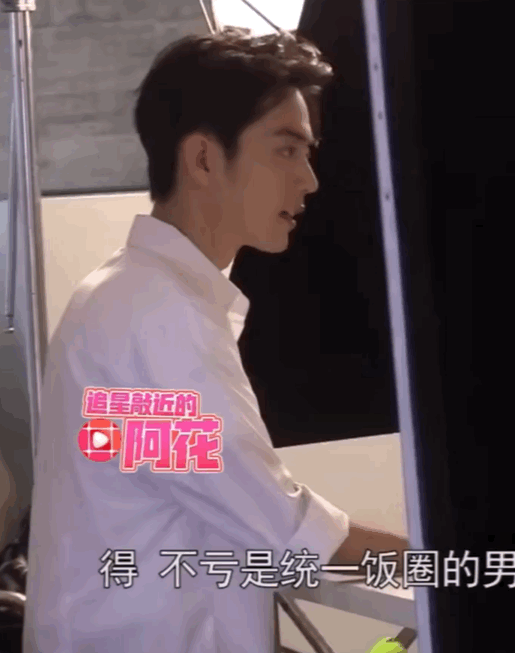 女人正常脖子喉结图片，女人有喉结是什么原因（上下滚动的喉结会说话）