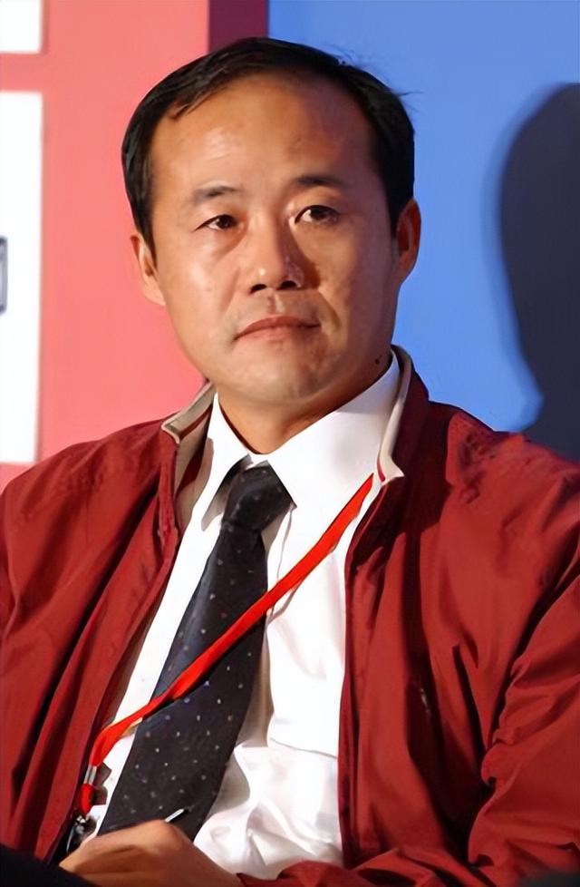 关于王石的简介，王石简介及人生经历（他再婚娶美女演员）