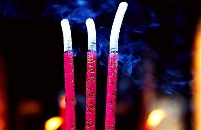 烧一根香和三根香的区别，烧一根香和三根香的区别图片（为何一定要烧三根香）