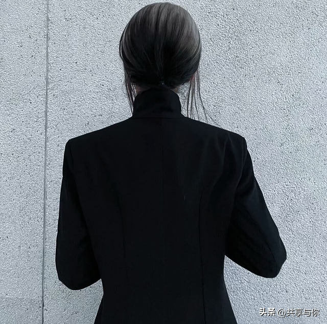 酷酷的图片女高冷，酷酷帅气的女生头像 一点点高冷呐微信（黑色系背影高冷霸气冷淡女生头像）