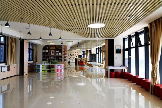 深圳盐田高级中学，2021深圳市盐田高级中学高考喜报成绩、本科特控线上线人数情况（深圳市最美的全海景学校）