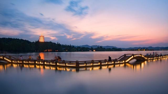 望海潮的钱塘指的是今天的什么地方，钱塘是指今天的什么地方（钱塘是一座城还是一条江）