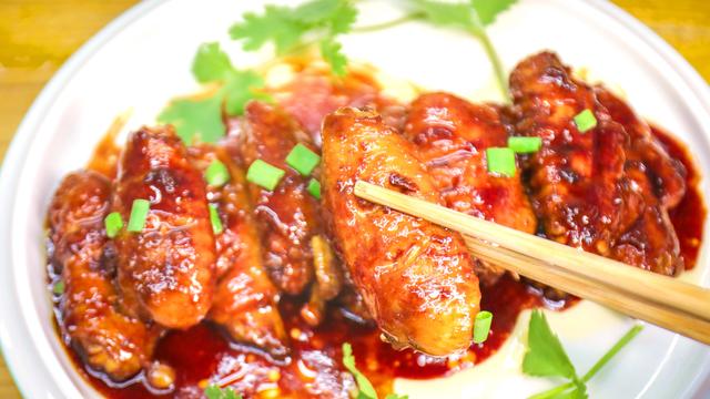 100克鸡胸肉含多少蛋白质，一百克鸡胸肉含多少脂肪（鸡腿排倒数第二）