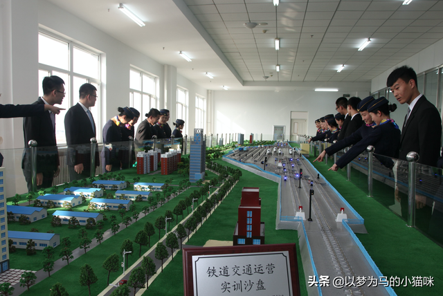 大专女生学什么专业好就业，大专什么专业好就业女生（大专女生适合的8个专业）