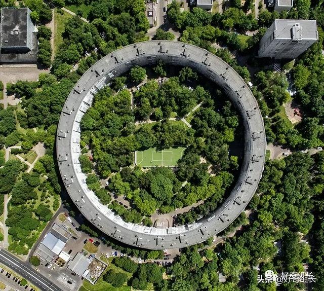 俄罗斯建筑风格，俄罗斯的建筑风格是什么（废土朋克、未来乌托邦、外星人基地）