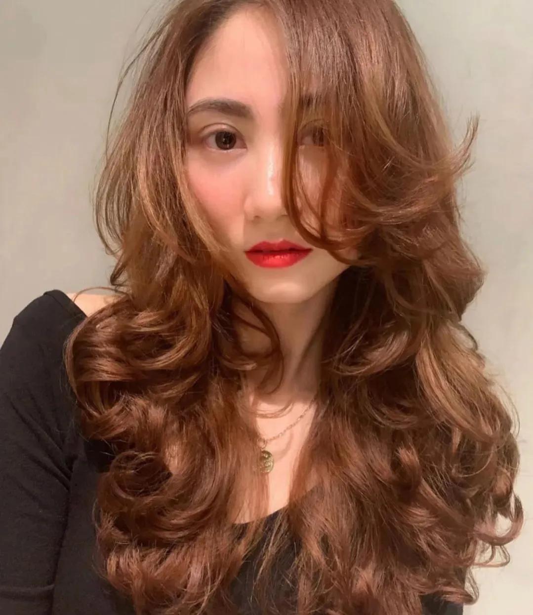 2023流行卷发发型减龄,今年流行什么样的卷发