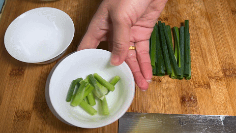 肉炒土豆丝怎么炒好吃，土豆丝炒肉怎样炒好吃（土豆肉丝在家这样做）