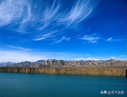 柴达木盆地位于哪个高原，四大高原是哪四大高原（属封闭性的巨大山间断陷盆地）