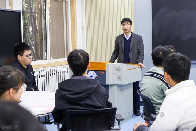 辅导员是干什么的，校外少先队辅导员是干什么的（研究生、党员优先）