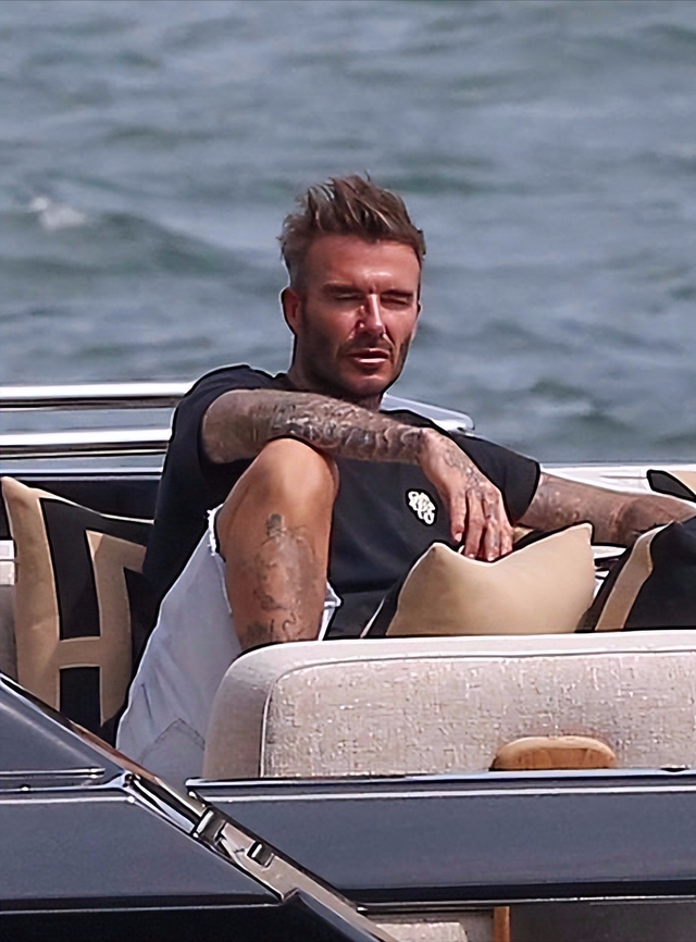 沙滩裤配什么上衣，沙滩裤怎么选（和女友躺游艇甲板上腻歪）