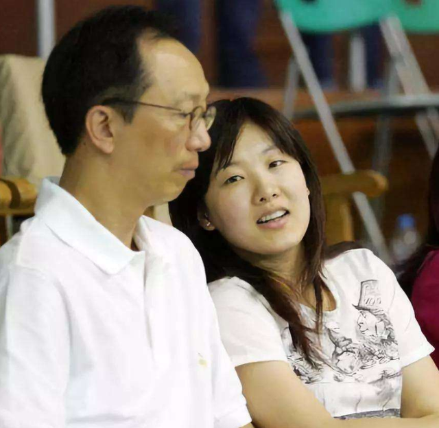 伏明霞的无性婚姻，伏明霞什么时候离的婚（伏明霞24岁嫁50岁富商）