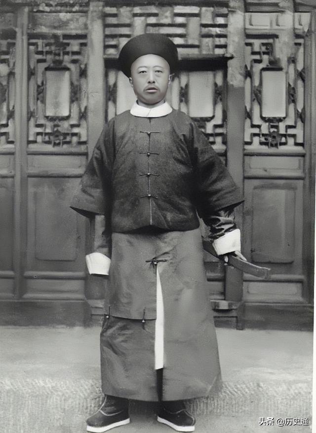 六爷指的是谁，六爷指的是谁盗墓笔记（留下皇宫第一张人物照）