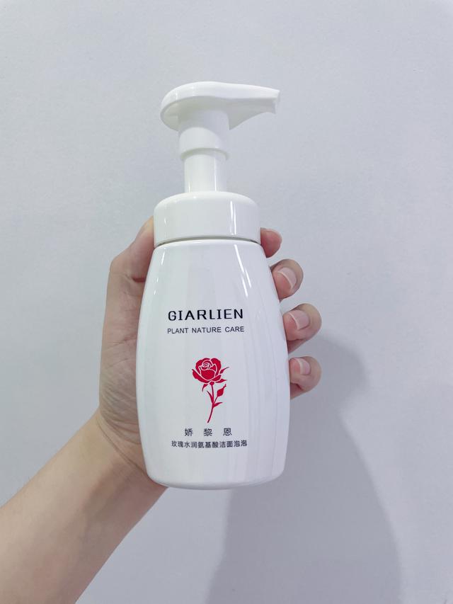 早上洗脸好还是不洗好，早上洗脸好还是晚上洗脸好（早上是用清水洗脸好）