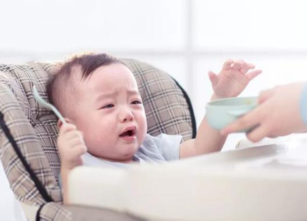 老是爱哭控制不住情绪怎么办，老是爱哭控制不住情绪怎么办13岁（让孩子心情好、情商高）