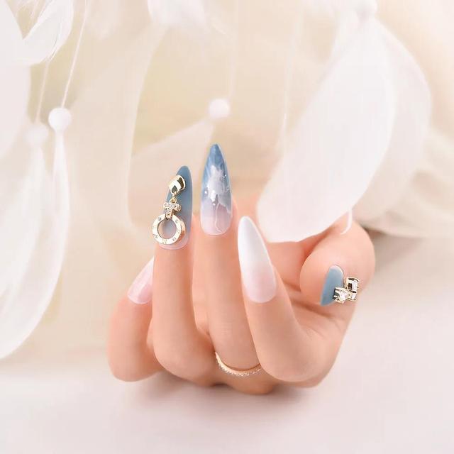 渐变美甲制作教程，渐变美甲制作教程视频（美甲做出渐变效果的步骤）