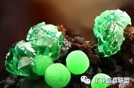 云母矿的种类有哪些，云母矿是什么（矿石之白云母和砷铜矿）