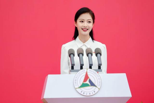 东方卫视主持人，东方卫视六大主持人怎么样了（东方卫视两位新主持人）