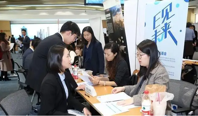 现在做什么行业最赚钱最稳，现在做什么生意有潜力（毕业生公认的“最赚钱”5大职业）