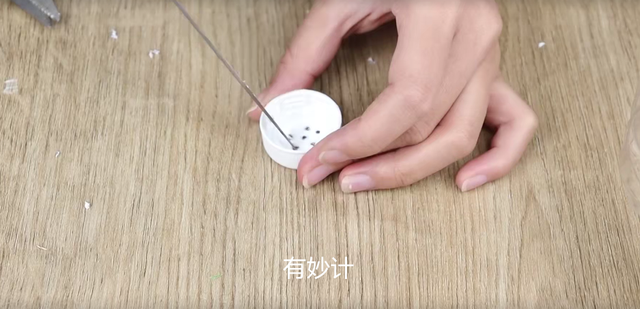 矿泉水瓶变废为宝，废旧的矿泉水瓶如何变废为宝（空塑料瓶别再扔掉了）