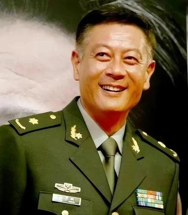 演员巫刚个人资料，“不老男神”巫刚