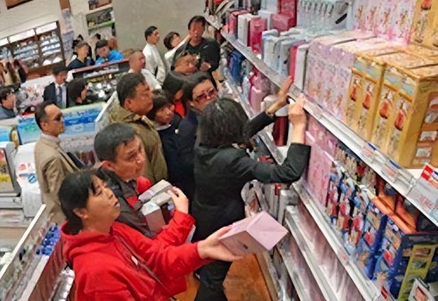 伦敦希斯罗机场免税店，开罗机场免税店哪些东西便宜（严谨的讲应该是自己人骗自己人）