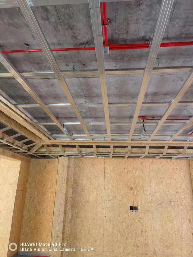 吊顶龙骨安装方法，吊顶龙骨安装方法介绍吊顶龙骨安装（别墅装修吊顶龙骨怎么做才合适）