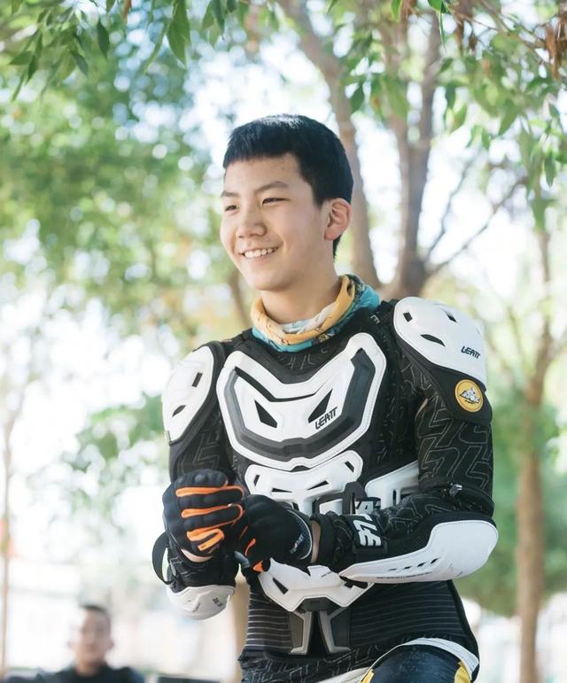 爸爸我们去哪儿，爸爸我们去哪儿简介（《爸爸去哪儿》俩男孩变化大）