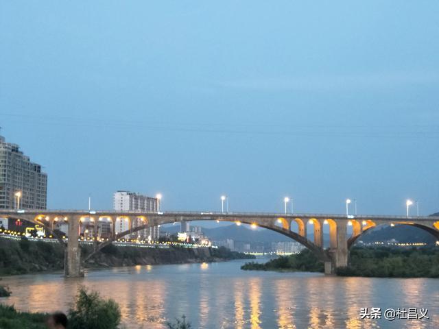 预警的意思，玉镜石泉联（预警的意思和拼音）