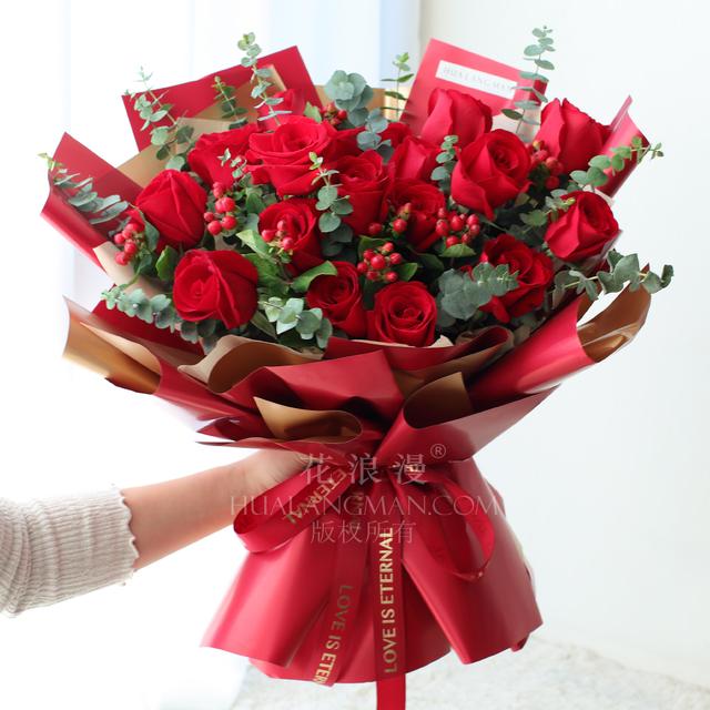 黄玫瑰的寓意 黄玫瑰有什么寓意，黄玫瑰的寓意（送给不同性格妈妈们的6种玫瑰花颜色）