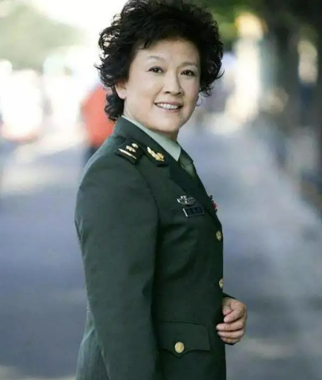 假如幸福来临的演员，假如幸福来临的演员表张露（宋春丽：和教授丈夫结婚42年）