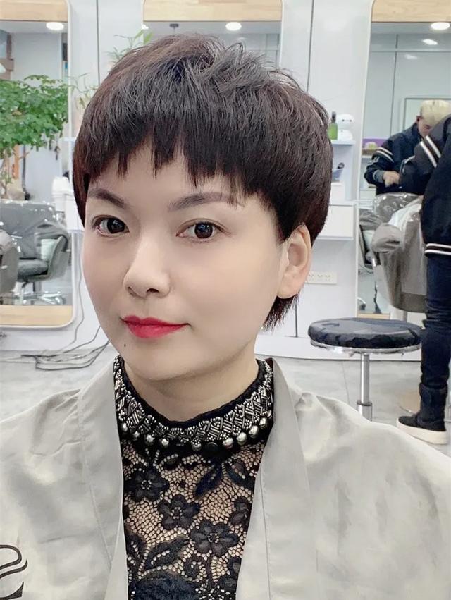 35岁女生发型显年轻图片