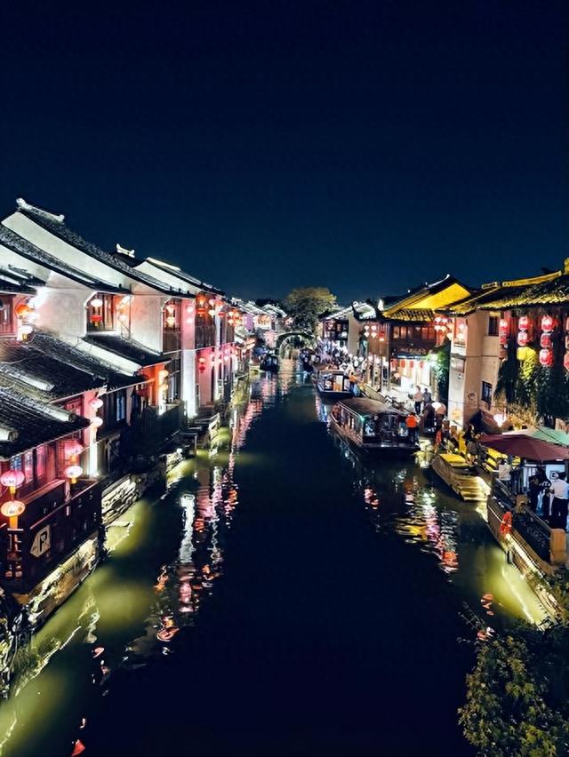 苏州山塘街景区，国家4A级旅游景区，晚上的夜景真是太美了