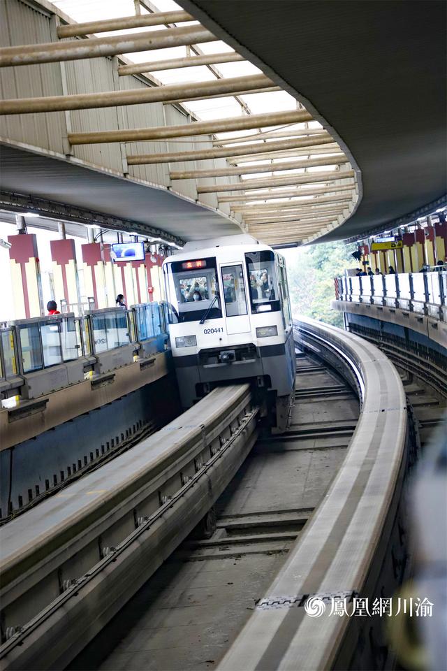 轻轨2号线全线站点线路图，新风貌丨打卡重庆轨道交通“最美车站”②单轨2号线