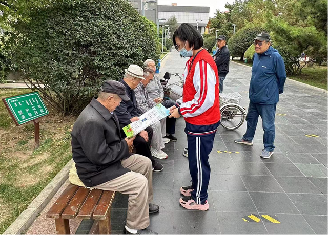 厨余垃圾桶的颜色，厨余垃圾桶颜色是什么色（垃圾分一分）