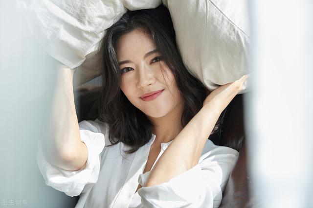 女人暗示你的8种信号，已婚女人暗恋你最准的表现（女人秘密向你坦白的信号）