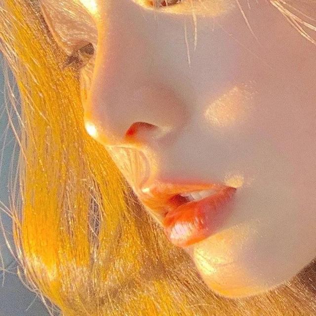 漂亮小姐姐图片，高清漂亮小姐姐的真人头像 俞人间-  ‘玫瑰可以在荒野盛开 深海也可以有星光.’微信（小裙子都觉得怀才不遇）