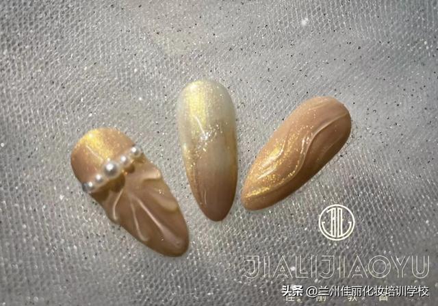 这6款秋日美甲超显白再不做就晚了，巨显白、显气质的秋季美甲