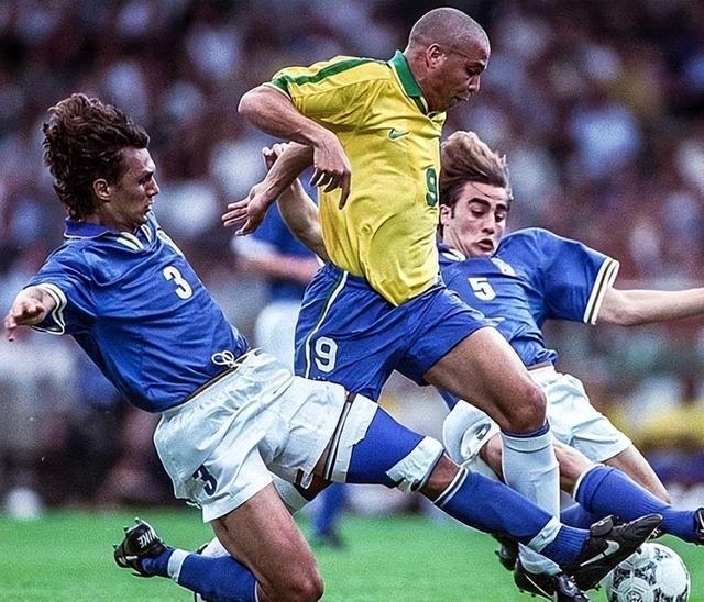 罗纳尔多资料,小罗纳尔多资料(足坛巨星巡礼——外星人