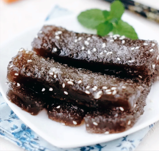 水蕨菜和山蕨菜的区别有哪些，山野菜水蕨菜（被称为山菜之王的蕨菜会不会致癌）