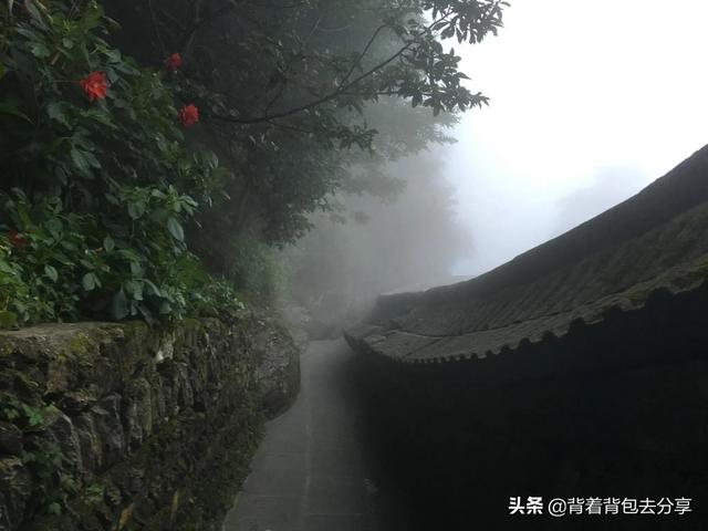湖北旅游景点和路线推荐，湖北省内的旅游景点推荐（湖北必玩的十大景区）