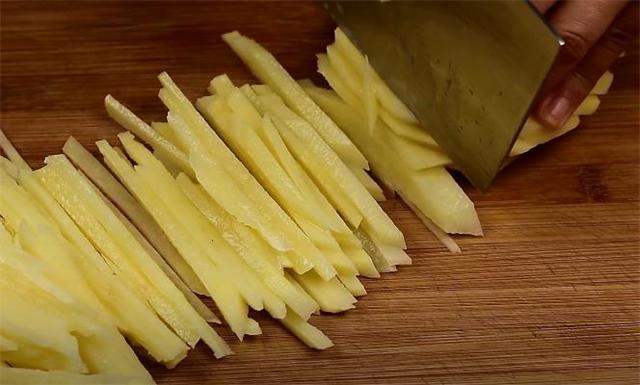 家常土豆丝怎么炒好吃又简单，土豆丝怎么炒好吃又简单（土豆丝又脆又好吃）