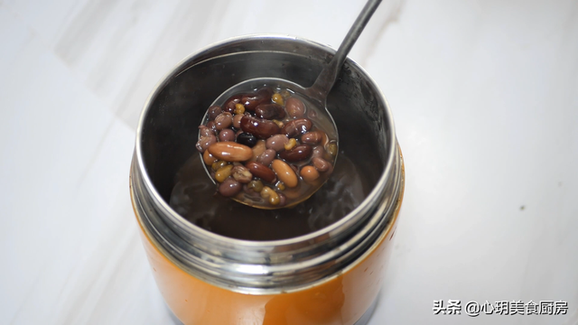 红豆怎么煮好吃，大红豆煮什么好吃（2小时全软烂开花）